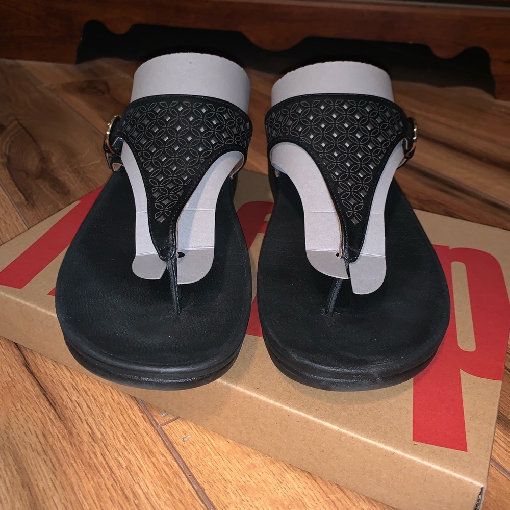 Fit Flop Skinny Toe Post Latticed Sandal